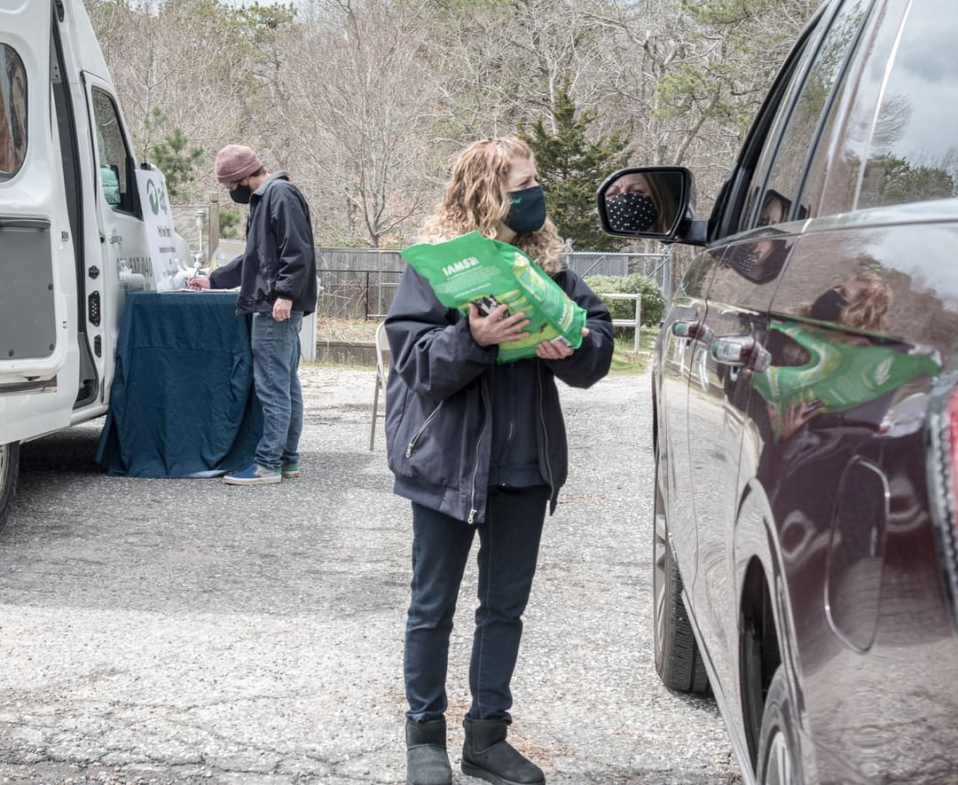 ARF's Pet Food Pantry at work.
